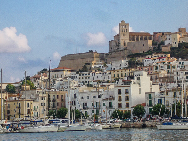 Ibiza con Niños: Diversión Familiar en la Isla de la Fiesta
