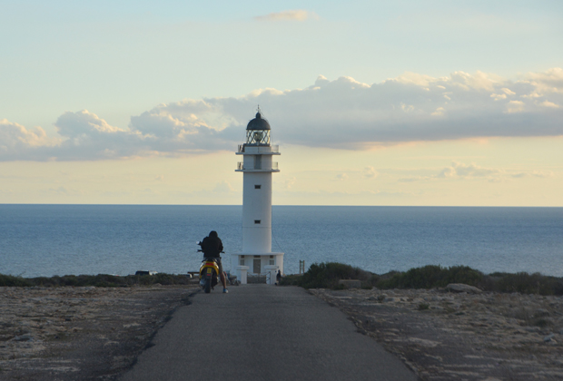 Viajar por Formentera sin Coche: Transporte Público y Rutas Alternativas